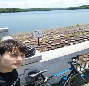 大学名：東京都立大学
出身地：東京都
ニックネーム：つよぽん
趣味・特技：ロードバイク・サウナ・アウトドア

入社に向けて一言！：新規倉庫立ち上げに関わりたいです。